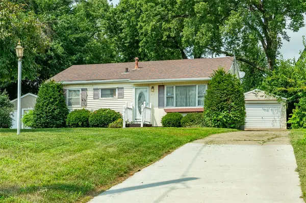 211 Mckinley Avenue, Des Moines, IA 50315
