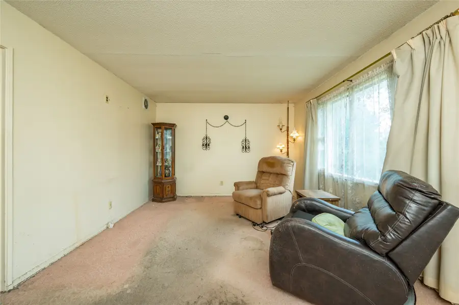 211 Mckinley Avenue, Des Moines, IA 50315 - #2