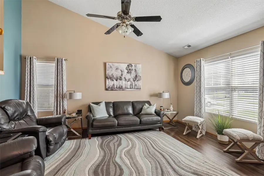15405 Aurora Avenue, Urbandale, IA 50323 - #3