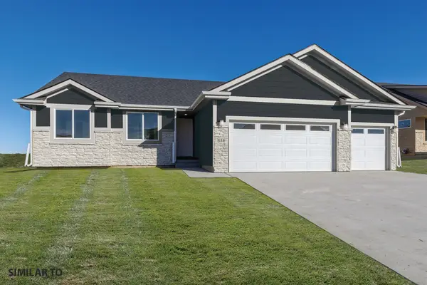 718 NE Crossing Oaks Drive, Ankeny, IA 50021