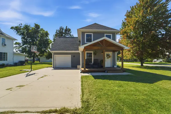 335 NW Lynn Avenue, Earlham, IA 50072