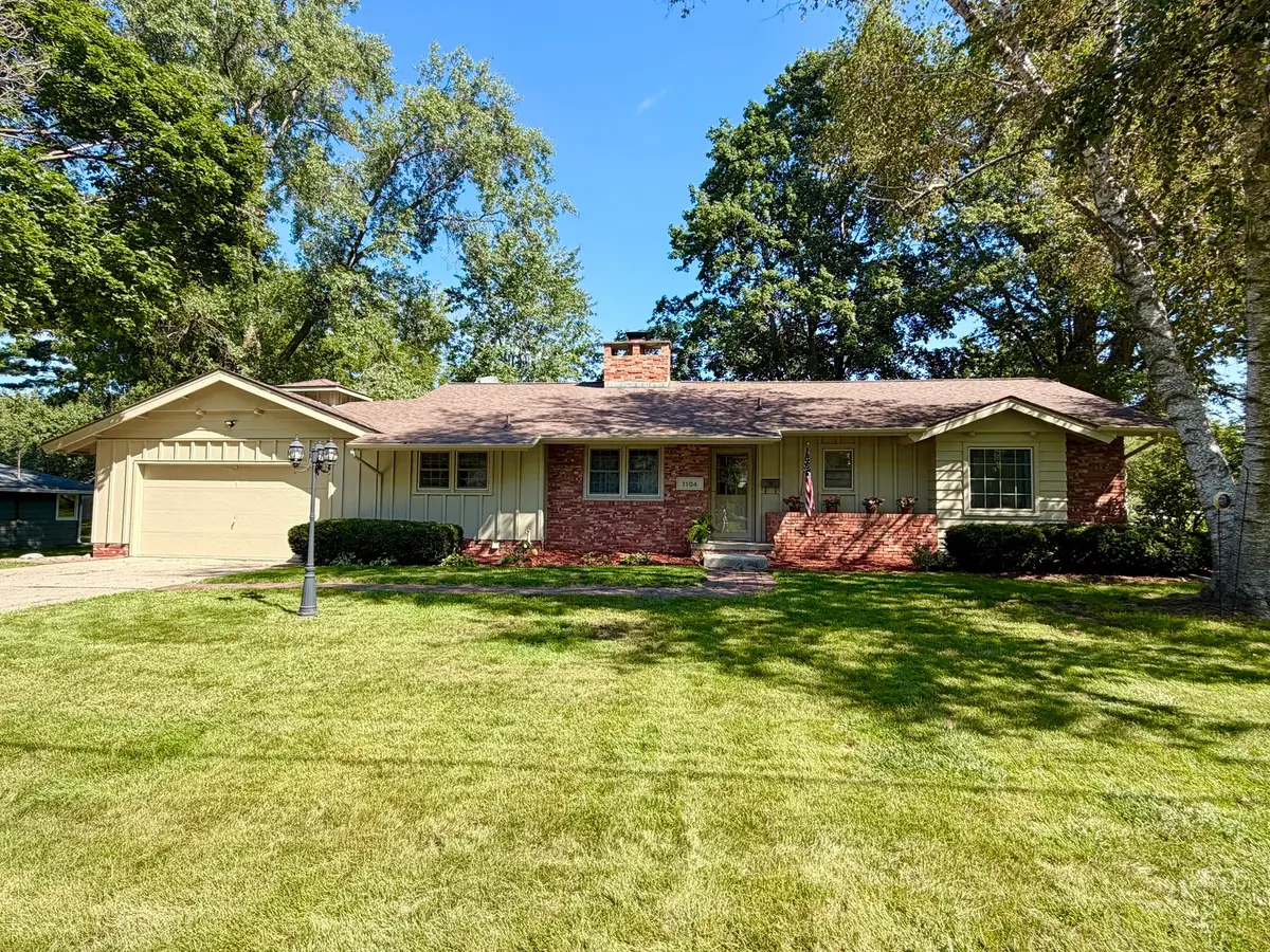 1104 S 13th Avenue W, Newton, IA 50208 - #1