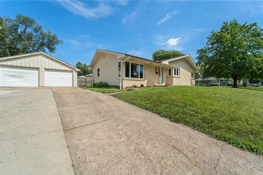 6501 Airline Avenue, Urbandale, IA 50322 - #3