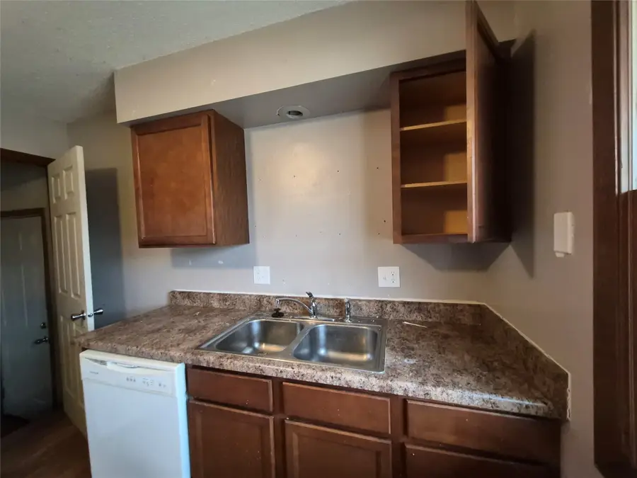 1755-1757 E Lacona Avenue, Des Moines, IA 50320 - #2