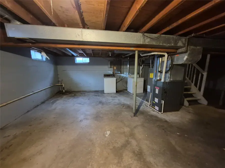 1755-1757 E Lacona Avenue, Des Moines, IA 50320 - #3