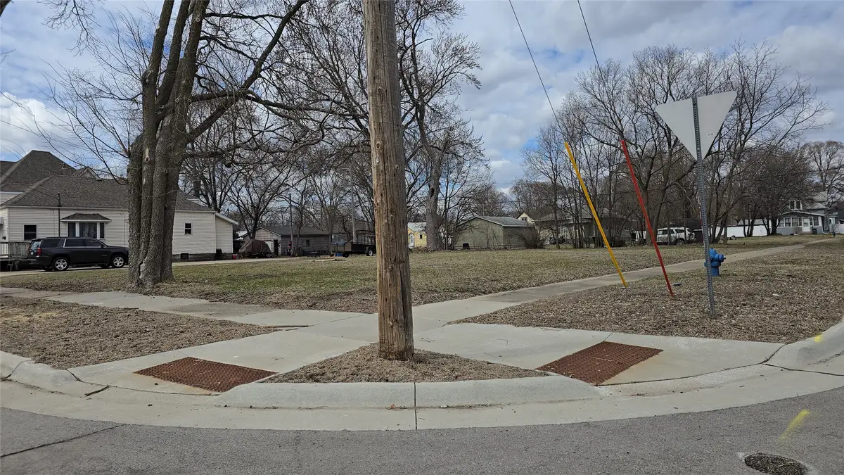232 Webster Street, Waterloo, IA 50703 - #1