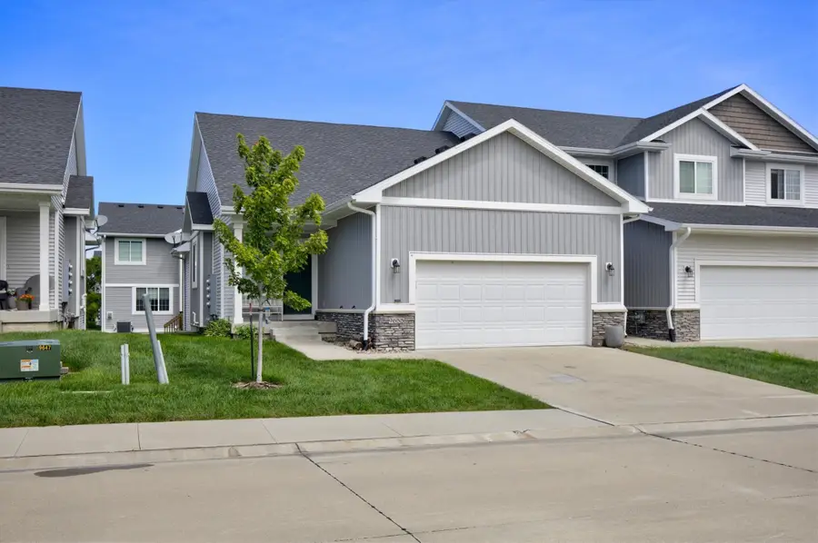 9655 Crowning Drive, West Des Moines, IA 50266 - #2