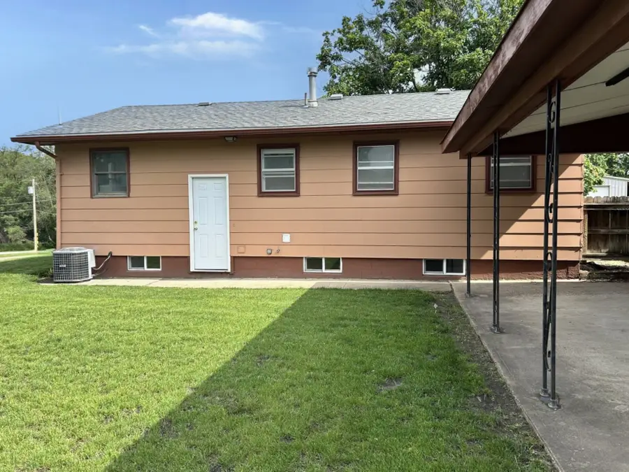 207 W 4th Avenue, Indianola, IA 50125 - #2
