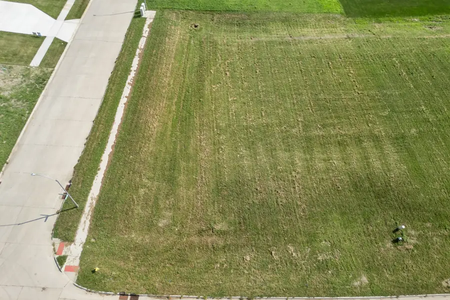 17200 Springbrook Trail, Urbandale, IA 50263 - #2