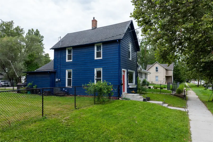 1913 E Walnut Street, Des Moines, IA 50316 - #2