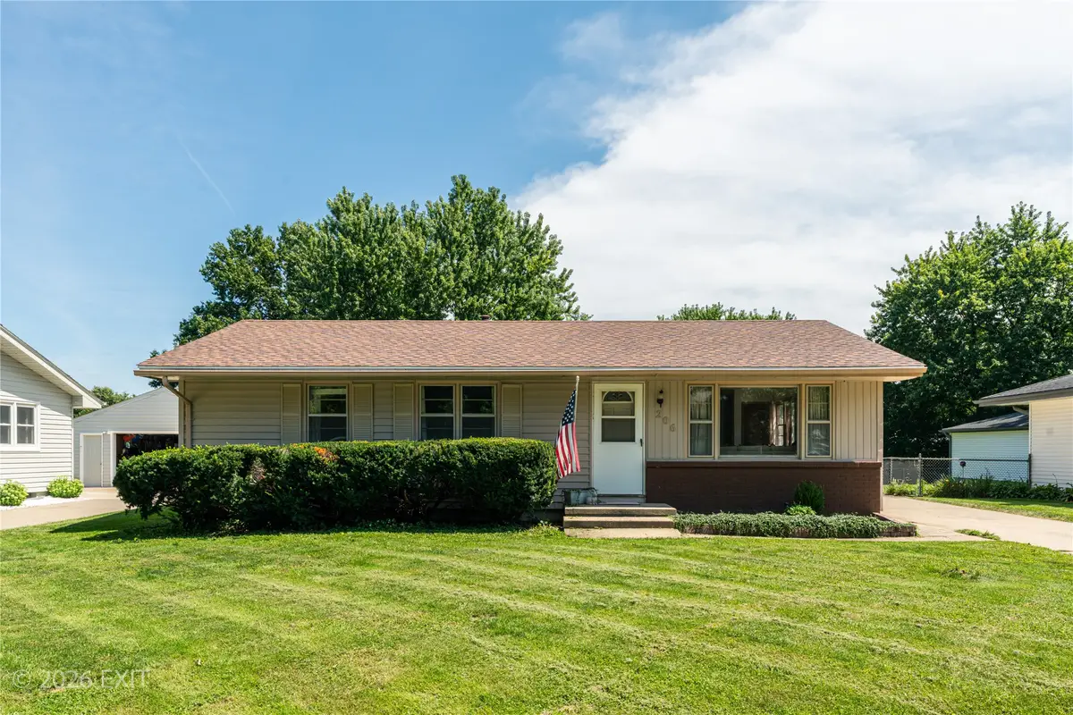 206 S Kenwood Boulevard, Indianola, IA 50125 - #1