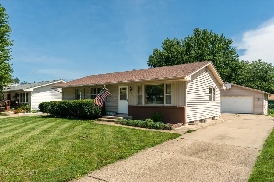 206 S Kenwood Boulevard, Indianola, IA 50125 - #2