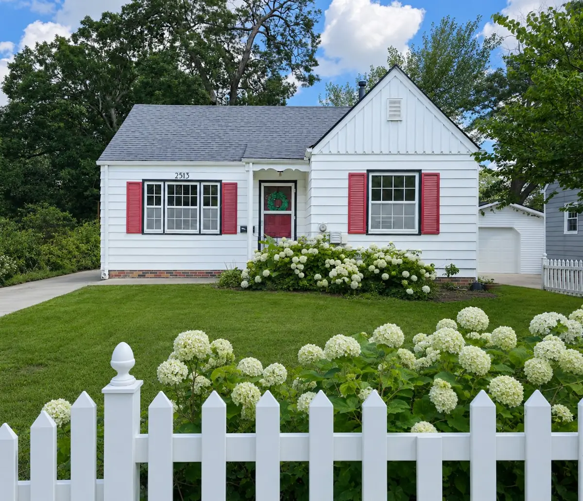 2513 33rd Street, Des Moines, IA 50310 - #1