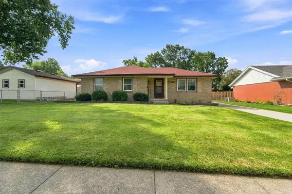 1445 N 8th Avenue E, Newton, IA 50208