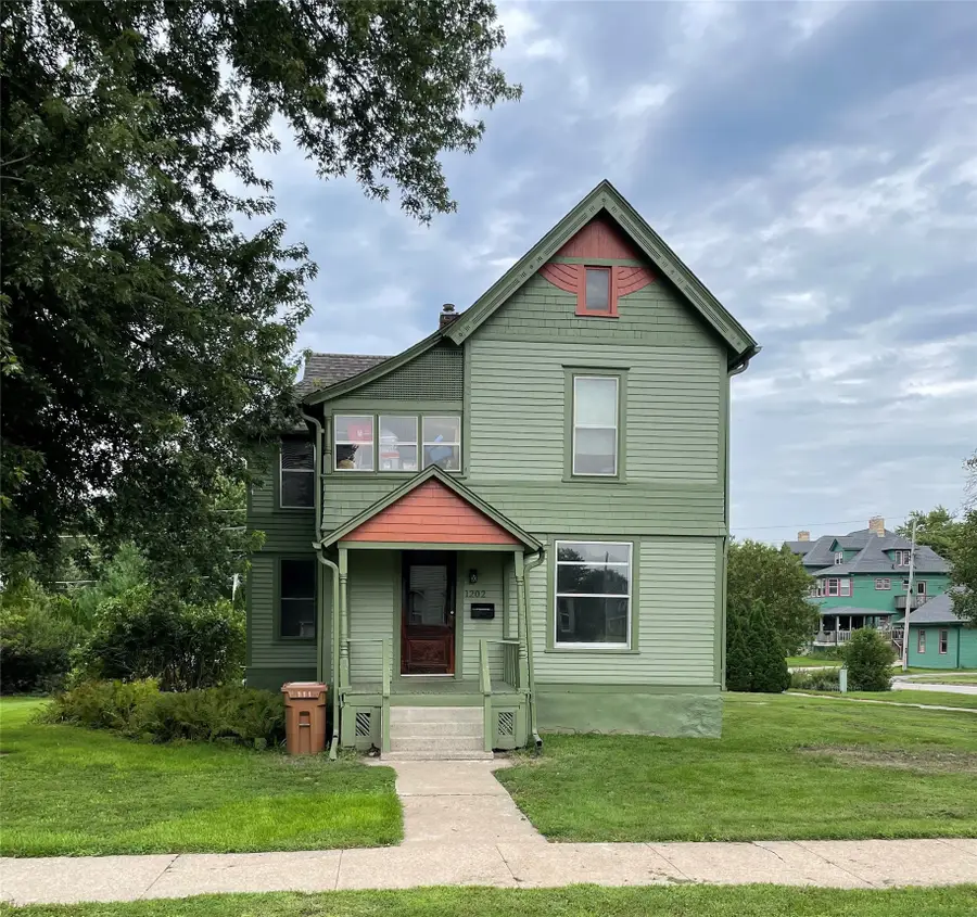 1202 Main Street, Grinnell, IA 50112 - #3