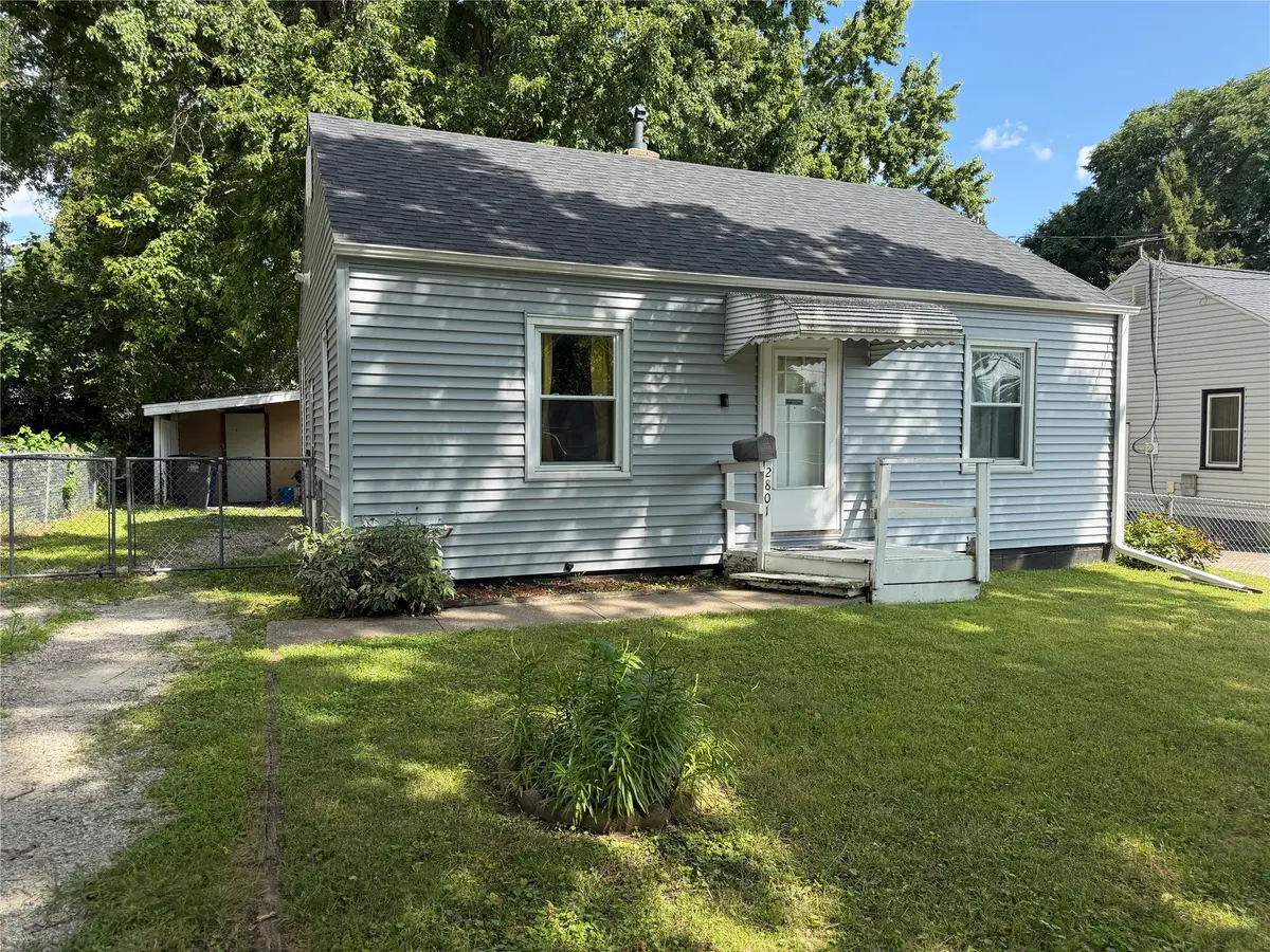 2801 Cambridge Street, Des Moines, IA 50313 - #1
