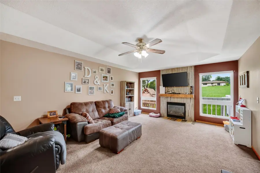 5400 Schweiker Drive, Pleasant Hill, IA 50327 - #3
