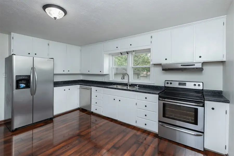 421 E Thornton Avenue, Des Moines, IA 50315 - #3