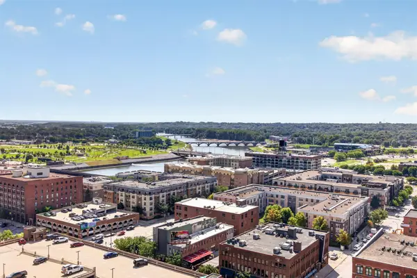 300 Walnut Street #2002, Des Moines, IA 50309