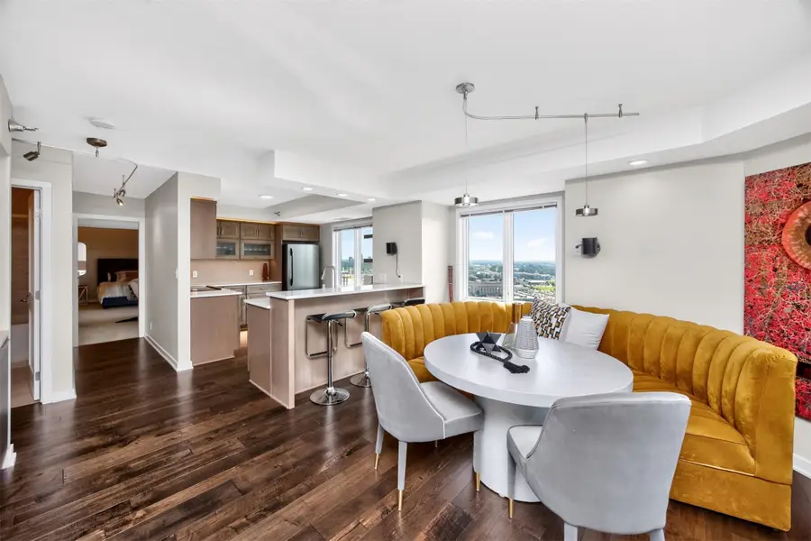 300 Walnut Street #2002, Des Moines, IA 50309 - #2