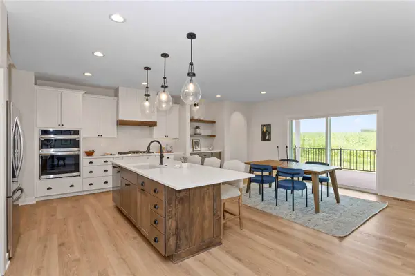 17425 Oakwood Drive, Urbandale, IA 50323