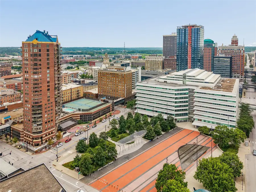 300 Walnut Street #1509, Des Moines, IA 50309 - #3