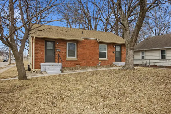 2300 Dean Avenue, Des Moines, IA 50317