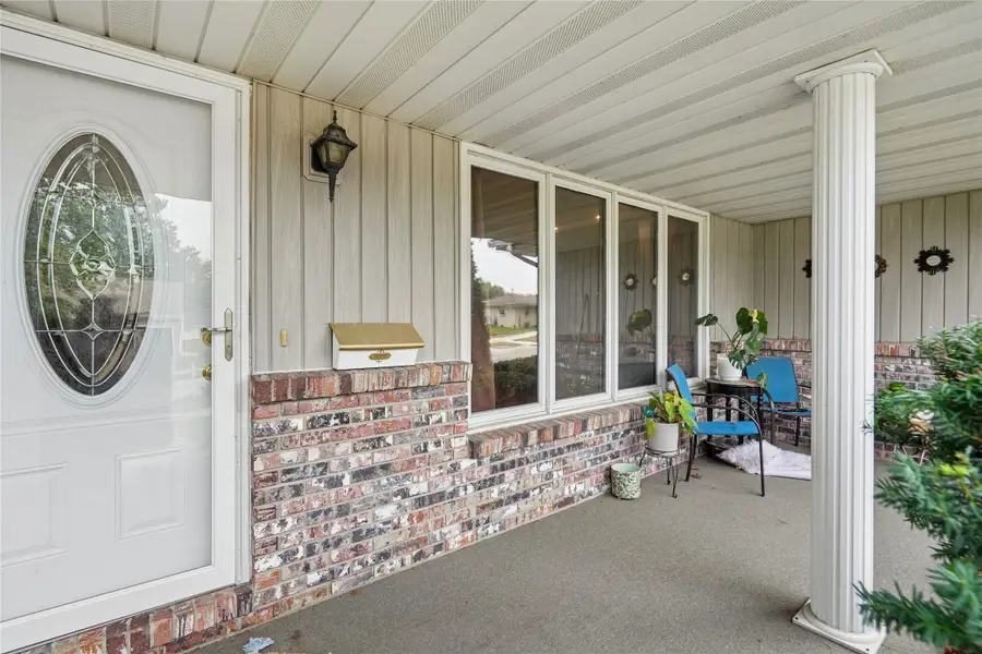1406 W Grandview Drive, Knoxville, IA 50138 - #2