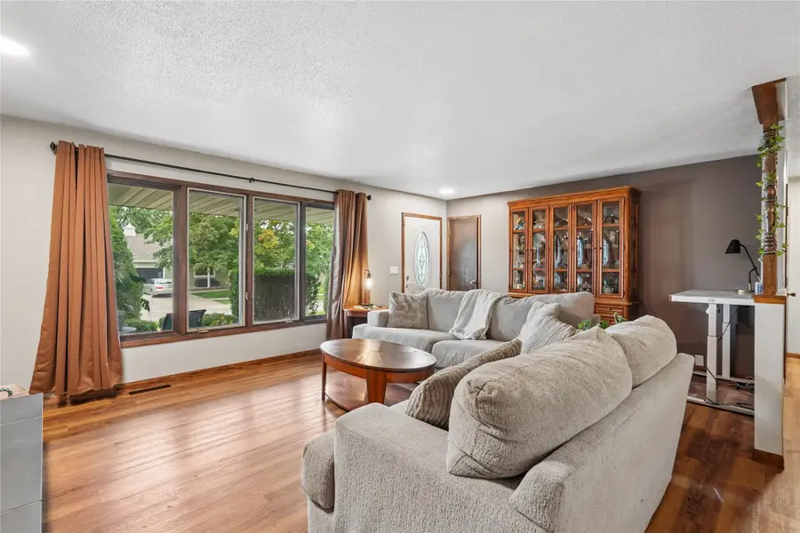 1406 W Grandview Drive, Knoxville, IA 50138 - #3