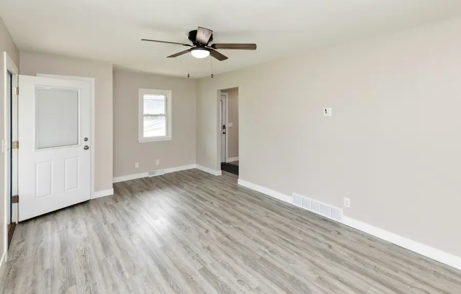 5520 NW 61st Place, Johnston, IA 50131 - #3