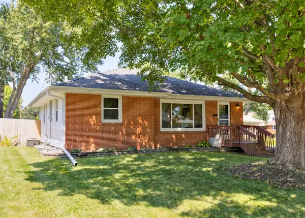 3211 Lindlavista Way, Des Moines, IA 50310