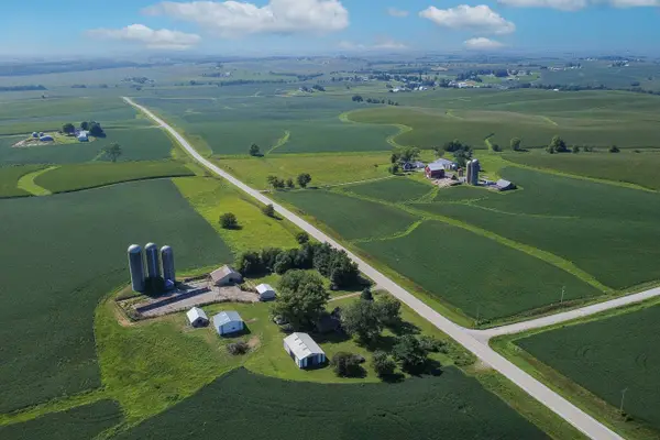 1470 Highway 102, Pella, IA 50219
