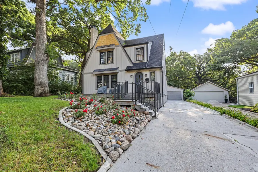 303 51st Street, Des Moines, IA 50312 - #2