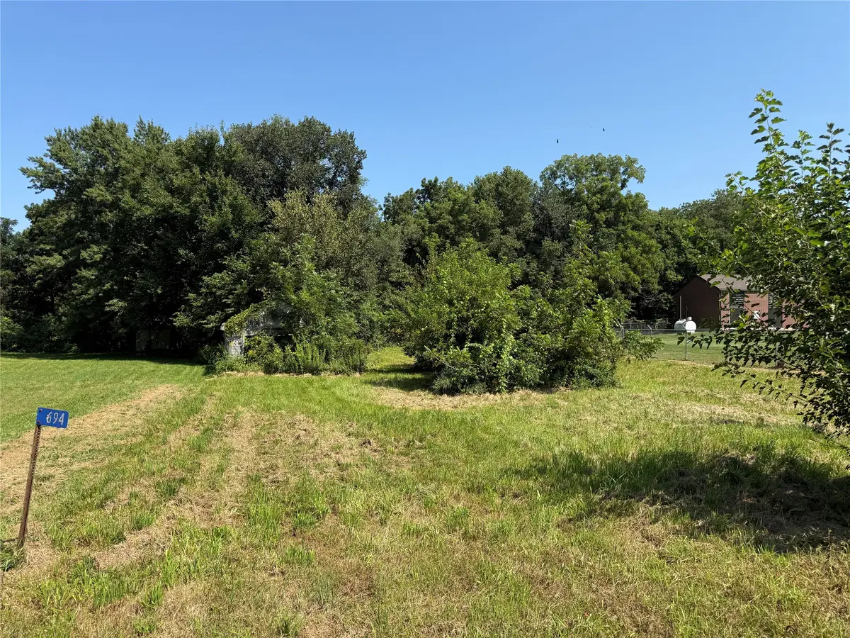 694 Hazel Avenue, Newton, IA 50208 - #1