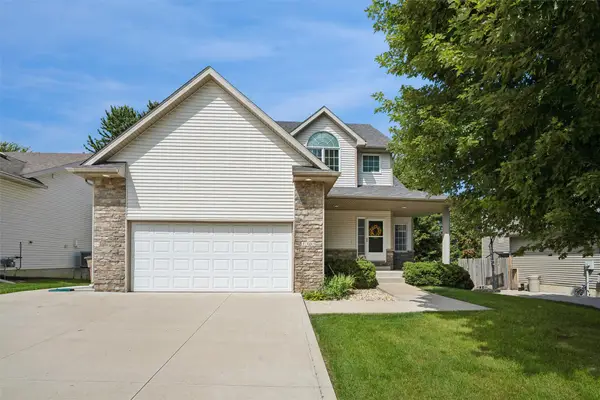 1305 Parkhill Drive, Norwalk, IA 50211