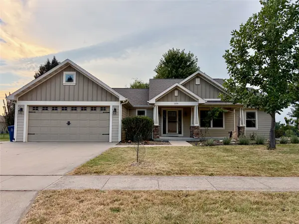 1215 Oakwood Drive, Pella, IA 50219