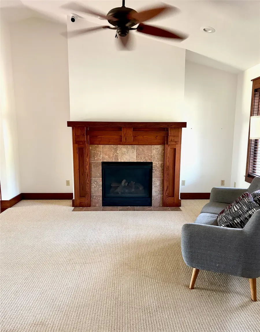1215 Oakwood Drive, Pella, IA 50219 - #3