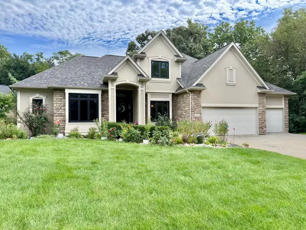7511 Eagle Crest Drive, Johnston, IA 50131