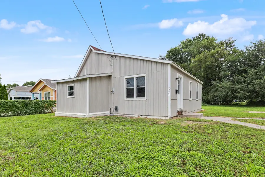 1221 E 17th Street, Des Moines, IA 50316 - #2