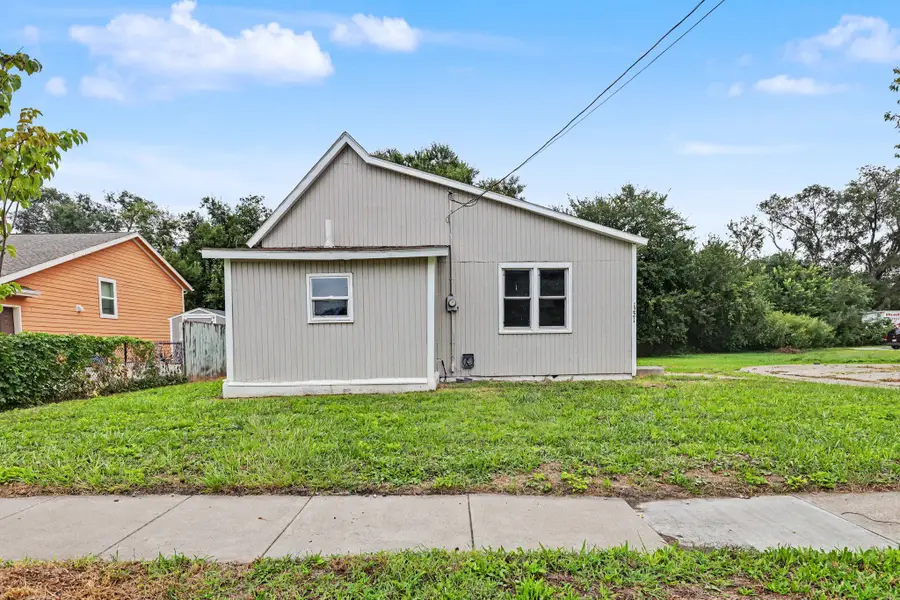 1221 E 17th Street, Des Moines, IA 50316 - #3