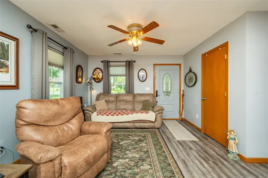 3940 E 32nd Street, Des Moines, IA 50317 - #2