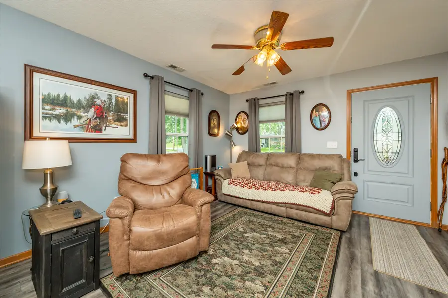 3940 E 32nd Street, Des Moines, IA 50317 - #3