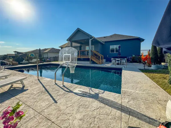 17763 Valleyview Drive, Clive, IA 50325