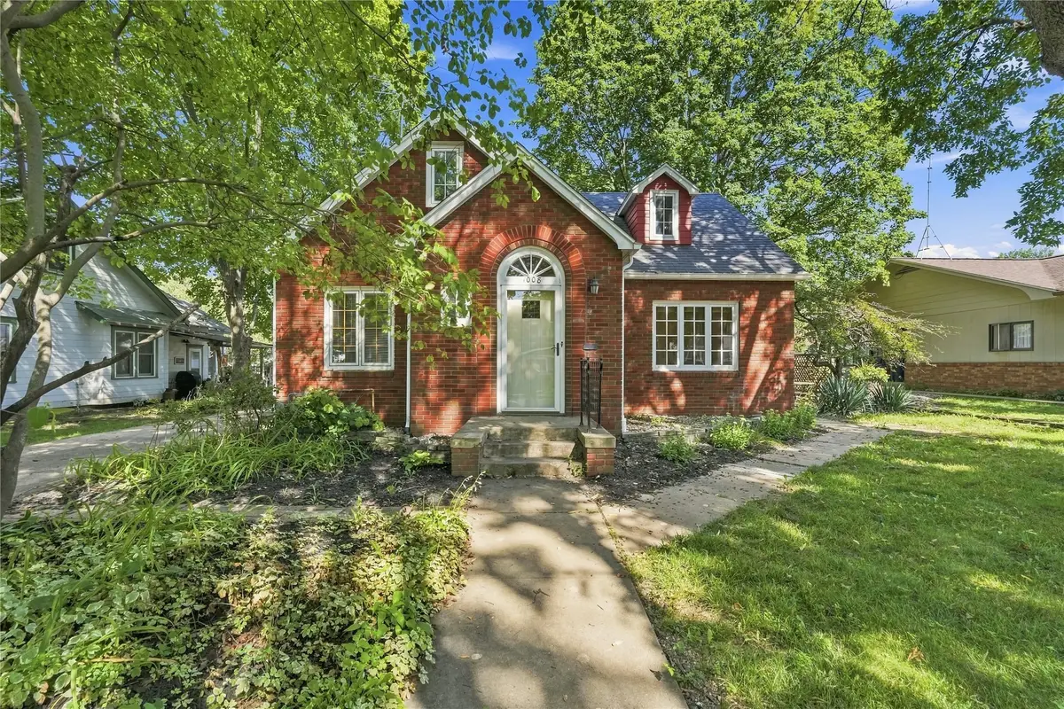 1008 W 1st Street, Pella, IA 50219 - #1
