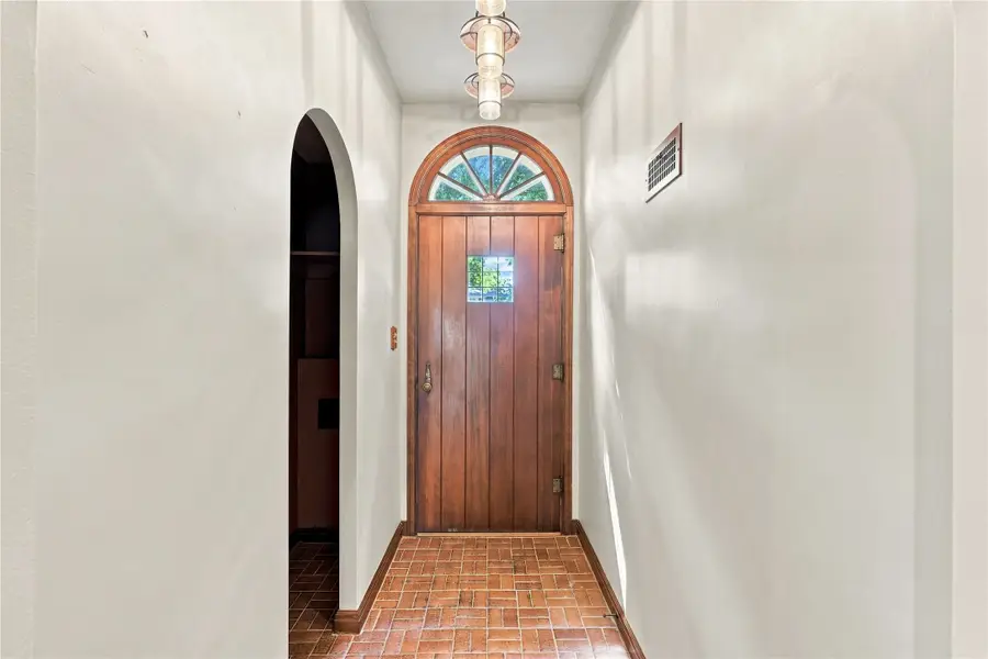 1008 W 1st Street, Pella, IA 50219 - #3