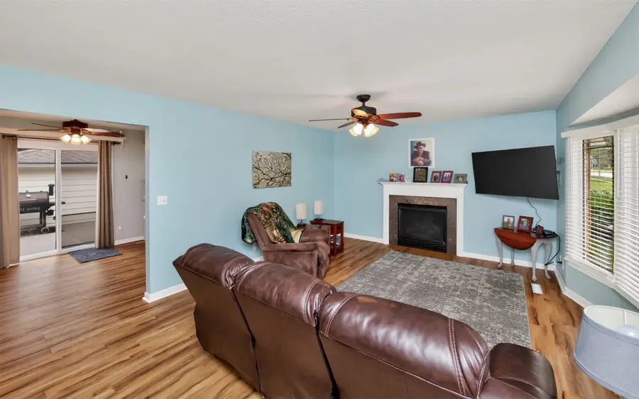 813 SE Uehlamar Drive, Ankeny, IA 50021 - #3