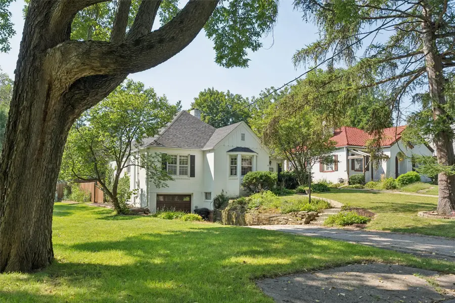 4310 Allison Avenue, Des Moines, IA 50310 - #3