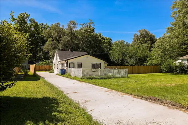 1604 E 29th Street, Des Moines, IA 50317
