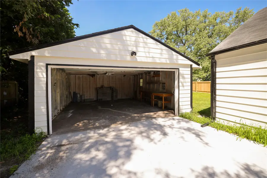 1604 E 29th Street, Des Moines, IA 50317 - #3
