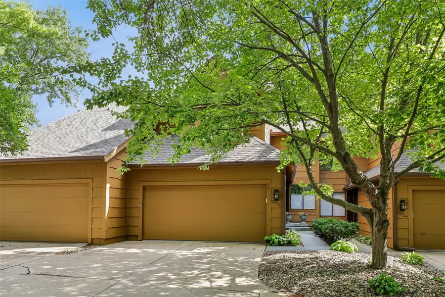 7020 Oak Brook Drive, Urbandale, IA 50322 - #2